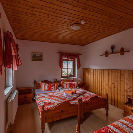 Pension Und Gaststaette Zur Knappenschaenke Thermalbad Wiesenbad Екстер'єр фото