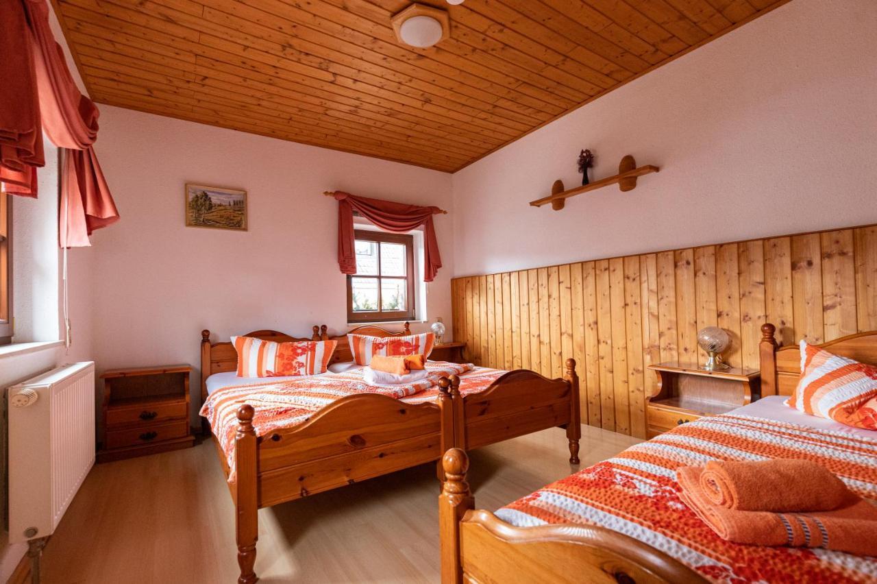 Pension Und Gaststaette Zur Knappenschaenke Thermalbad Wiesenbad Екстер'єр фото