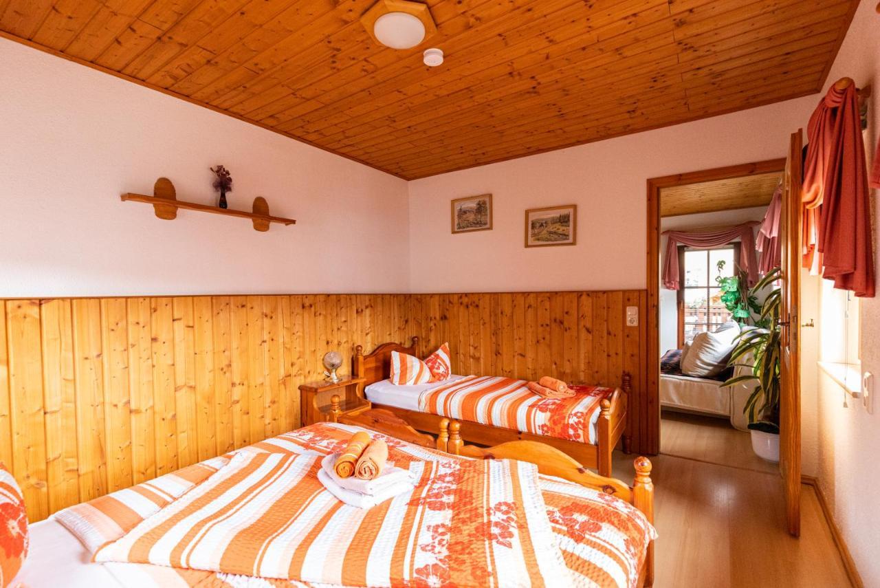 Pension Und Gaststaette Zur Knappenschaenke Thermalbad Wiesenbad Екстер'єр фото