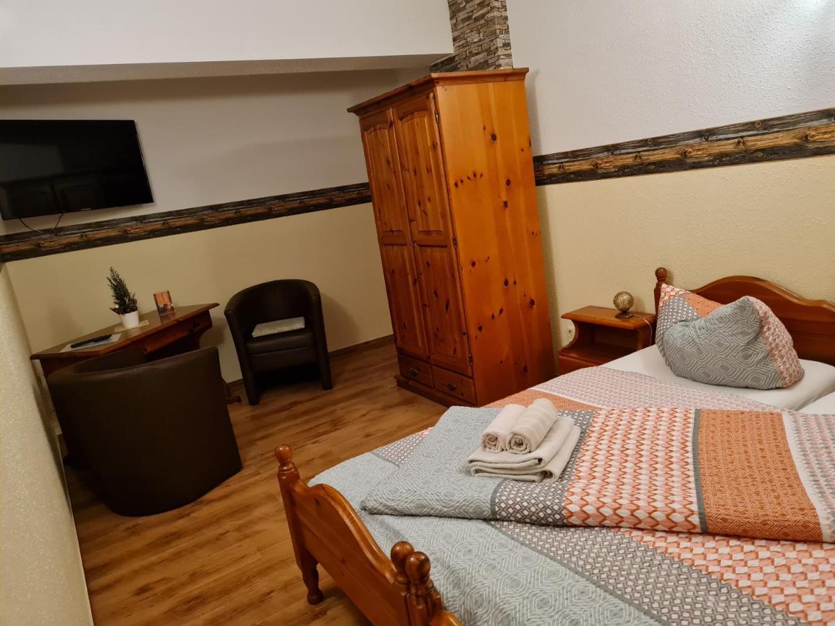 Pension Und Gaststaette Zur Knappenschaenke Thermalbad Wiesenbad Екстер'єр фото